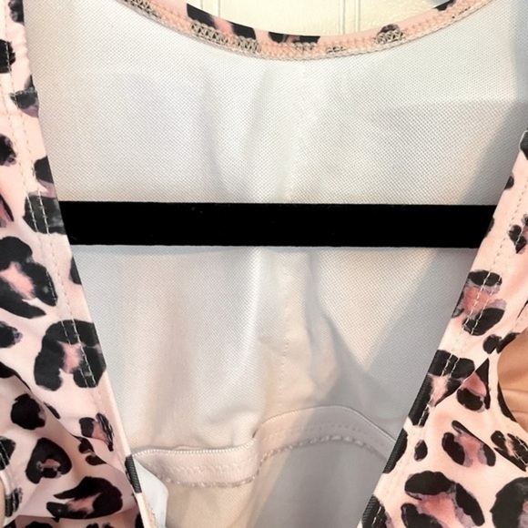 NEW Women’s swimsuit - Small - Picture 4 of 9